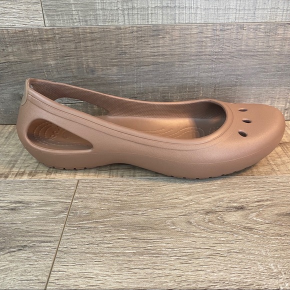 Crocs Kadee Womens Slod Tan Slip On Ballet Flats - Picture 2 of 5